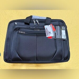 NWT Samsonite Black soft side Briefcase bag very nice.